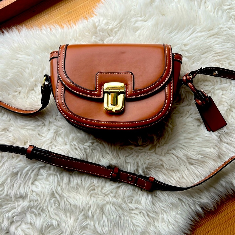 Brown purse with gold latch